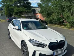 Weiß Gebraucht 2022 BMW 118 M Sport Kleinwagen | 23.499 € (Fairer Preis)