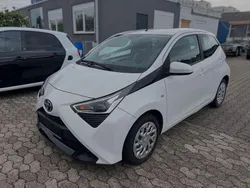 Weiß Gebraucht 2020 Toyota Aygo X-play Kleinwagen | 7.950 € (Guter Preis)