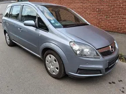 Grau Gebraucht 2006 Opel Zafira Edition Van / Kleinbus | 2.490 € (Fairer Preis)
