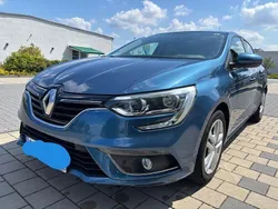 Blau Gebraucht 2016 Renault Mégane III Life Limousine | 6.700 € (Guter Preis)