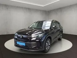 Deep black perleffekt Gebraucht 2024 VW Tiguan Life SUV | 41.900 € (Superpreis)