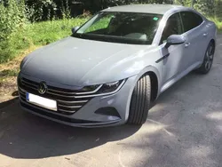 Grau Gebraucht 2021 VW Arteon Kleinwagen | 24.999 €