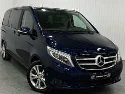 Cavansitblau Gebraucht 2016 Mercedes V220 Edition Van / Kleinbus | 24.700 € (Guter Preis)