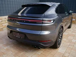 Grau Gebraucht 2024 Porsche Cayenne SUV | 103.890 € (Guter Preis)