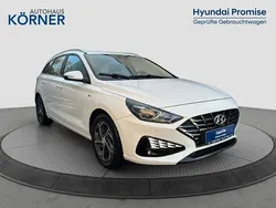 Weiss Gebraucht 2021 Hyundai i30 Trend Kombi | 19.980 € (Fairer Preis)