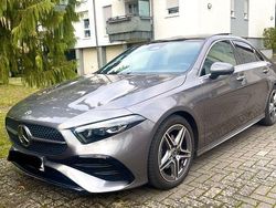 Grau Gebraucht 2023 Mercedes A200 AMG line Limousine | 30.850 € (Fairer Preis)