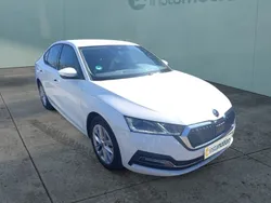 Weiß Gebraucht 2022 Skoda Octavia Style Limousine | 23.688 € (Guter Preis)
