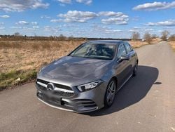 Grau Gebraucht 2019 Mercedes A180 AMG line Kleinwagen | 21.300 € (Guter Preis)