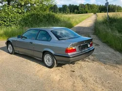Grau Gebraucht 1993 BMW 318 Basis Coupé | 7.500 €