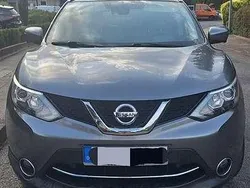 Grau Gebraucht 2014 Nissan Qashqai Tekna SUV | 13.999 € (Fairer Preis)