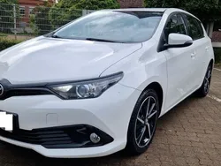 Weiß Gebraucht 2019 Toyota Auris Team Limousine | 10.600 € (Guter Preis)