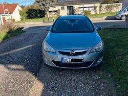Silber Gebraucht 2011 Opel Astra Sport Kombi | 1.700 € (Etwas zu teuer)