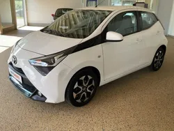 Weiß Gebraucht 2019 Toyota Aygo X-play Kleinwagen | 9.700 € (Fairer Preis)