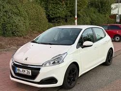 Weiß Gebraucht 2016 Peugeot 208 Active Kleinwagen | 6.000 € (Fairer Preis)