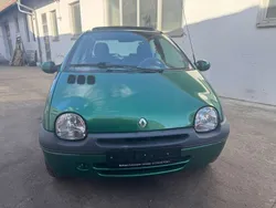 Grün Gebraucht 2002 Renault Twingo Kleinwagen | 1.900 € (Fairer Preis)