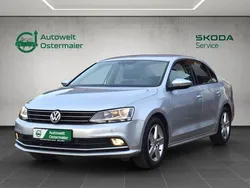 Silber Gebraucht 2015 VW Jetta Limousine | 13.885 € (Teuer)