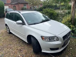 Weiß Gebraucht 2010 Volvo V50 R-Design Kombi | 9.000 €