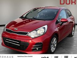 Rot Gebraucht 2015 Kia Rio DREAM-TEAM Edition Limousine | 8.890 € (Etwas zu teuer)
