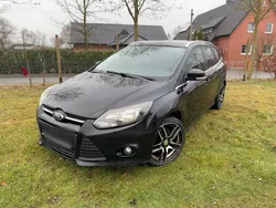 Schwarz Gebraucht 2012 Ford Focus Kombi | 3.300 € (Superpreis)