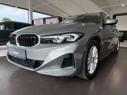 Grau Gebraucht 2022 BMW 320 Limousine | 27.480 € (Guter Preis)