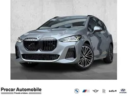 Skyscraper grau metallic Gebraucht 2025 BMW 220 M Sport Van / Kleinbus | 45.666 €