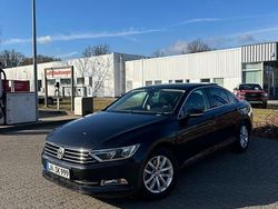 Schwarz Gebraucht 2016 VW Passat Comfortline Limousine | 11.800 € (Superpreis)
