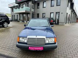 Blau Gebraucht 1987 Mercedes E300 Limousine | 7.590 €