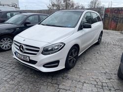 Weiß Gebraucht 2019 Mercedes B200 Van / Kleinbus | 7.900 € (Fairer Preis)