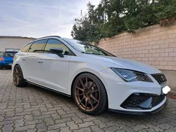 Weiß Gebraucht 2018 Cupra Leon Kombi | 31.999 €