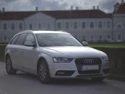 Silber Gebraucht 2012 Audi A4 Attraction Kombi | 7.499 € (Guter Preis)