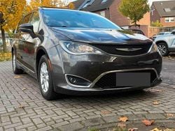 Grau Gebraucht 2021 Chrysler Pacifica Limited Van / Kleinbus | 12.000 €