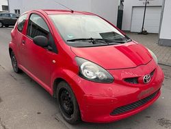 Rot Gebraucht 2006 Toyota Aygo Kleinwagen | 900 €