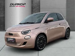 Colore esterno (rose gold) Neu 2025 Fiat 500e La Prima Kleinwagen | 34.499 € (Fairer Preis)