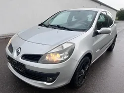 Silber Gebraucht 2007 Renault Clio II Rip Curl Kleinwagen | 1.800 € (Fairer Preis)