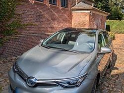 Silber Gebraucht 2016 Toyota Auris Hybrid Executive Limousine | 11.400 € (Guter Preis)