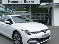 Weiß Gebraucht 2024 VW Golf VIII Move Limousine | 24.900 € (Fairer Preis)