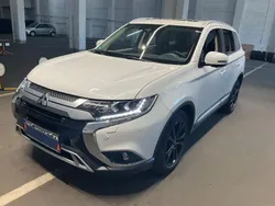 Weiß Gebraucht 2020 Mitsubishi Outlander Top SUV | 26.490 € (Etwas zu teuer)