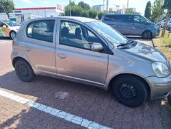 Grau Gebraucht 2003 Toyota Yaris Kleinwagen | 900 € (Guter Preis)