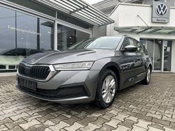 Moon weiss perl. Gebraucht 2022 Skoda Octavia Kombi | 16.480 € (Fairer Preis)