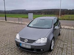 Grau Gebraucht 2005 VW Golf V Kleinwagen | 1.700 € (Guter Preis)