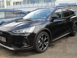 Obsidian schwarz metallic Gebraucht 2023 Ford Focus Active Kombi | 19.990 € (Superpreis)
