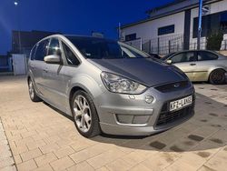Silber Gebraucht 2009 Ford S-MAX Titanium S Van / Kleinbus | 3.400 € (Fairer Preis)