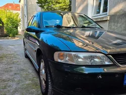 Grün Gebraucht 2000 Opel Vectra Limousine | 999 € (Guter Preis)