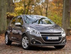 Grau Gebraucht 2019 Peugeot 208 Allure Kleinwagen | 8.500 € (Fairer Preis)