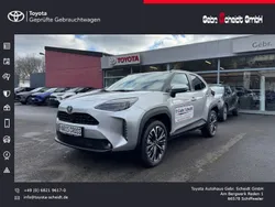 Silver metallic Neu 2025 Toyota Yaris Cross Style SUV | 34.288 € (Teuer)