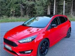 Rot Gebraucht 2015 Ford Focus Limousine | 9.500 € (Etwas zu teuer)