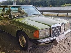 Grün Gebraucht 1980 Mercedes E300 Limousine | 12.557 €
