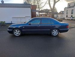 Blau Gebraucht 1998 Mercedes E430 Limousine | 5.800 €