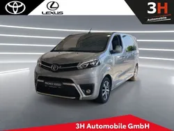 Silber Gebraucht 2023 Toyota Proace Verso Executive Kombi | 46.990 € (Teuer)