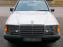 Grau Gebraucht 1988 Mercedes E300 Limousine | 5.000 €